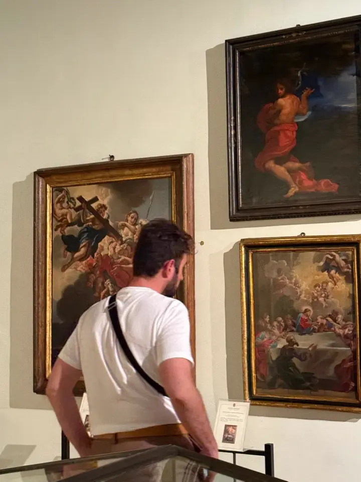 Pinturas em museu italiano